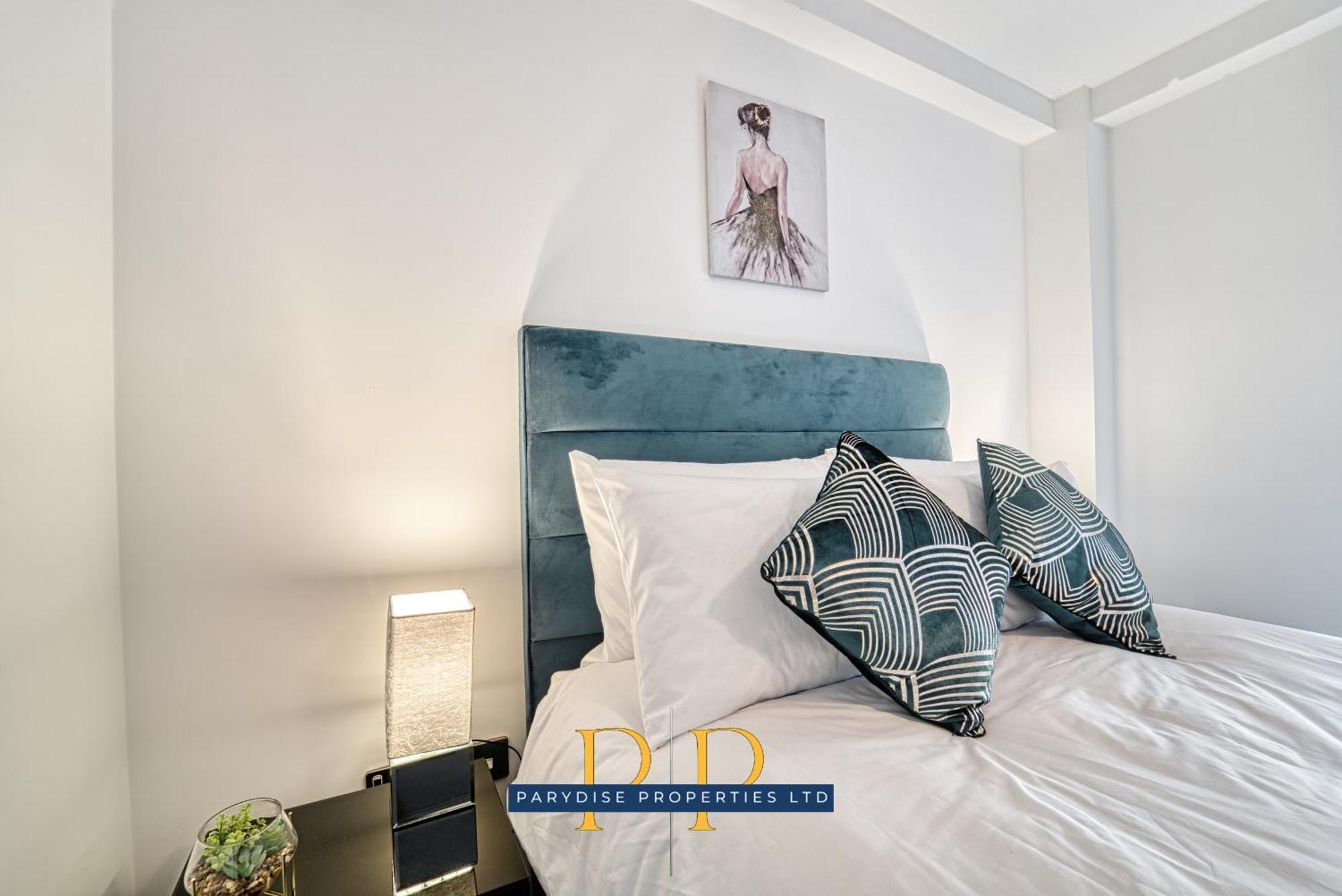 The Middlewood Plaza Suite - By Parydise Properties - Business Or Leisure Stays, Central Location, Sleeps 4, Salford Manchester Zewnętrze zdjęcie