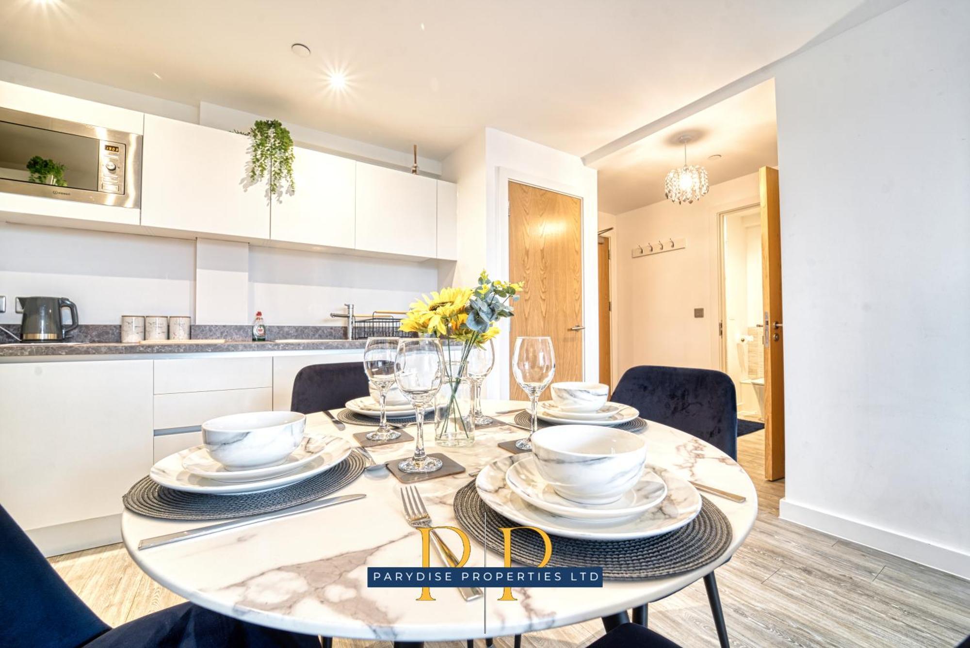 The Middlewood Plaza Suite - By Parydise Properties - Business Or Leisure Stays, Central Location, Sleeps 4, Salford Manchester Zewnętrze zdjęcie
