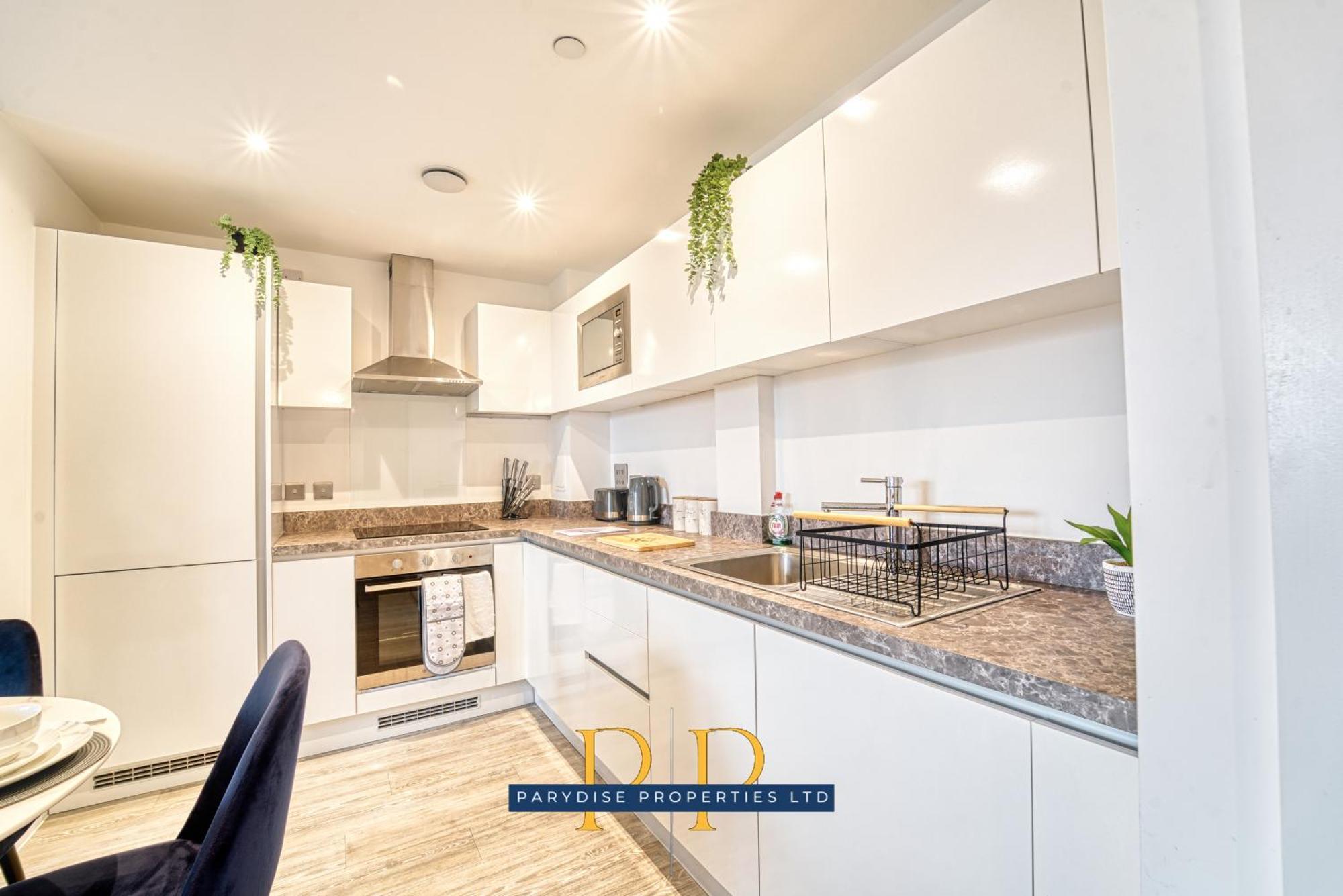 The Middlewood Plaza Suite - By Parydise Properties - Business Or Leisure Stays, Central Location, Sleeps 4, Salford Manchester Zewnętrze zdjęcie