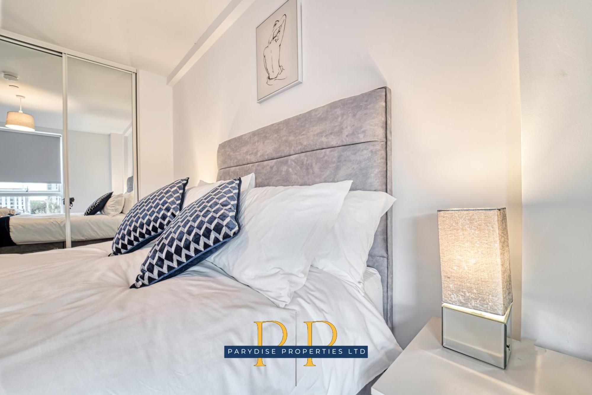 The Middlewood Plaza Suite - By Parydise Properties - Business Or Leisure Stays, Central Location, Sleeps 4, Salford Manchester Zewnętrze zdjęcie