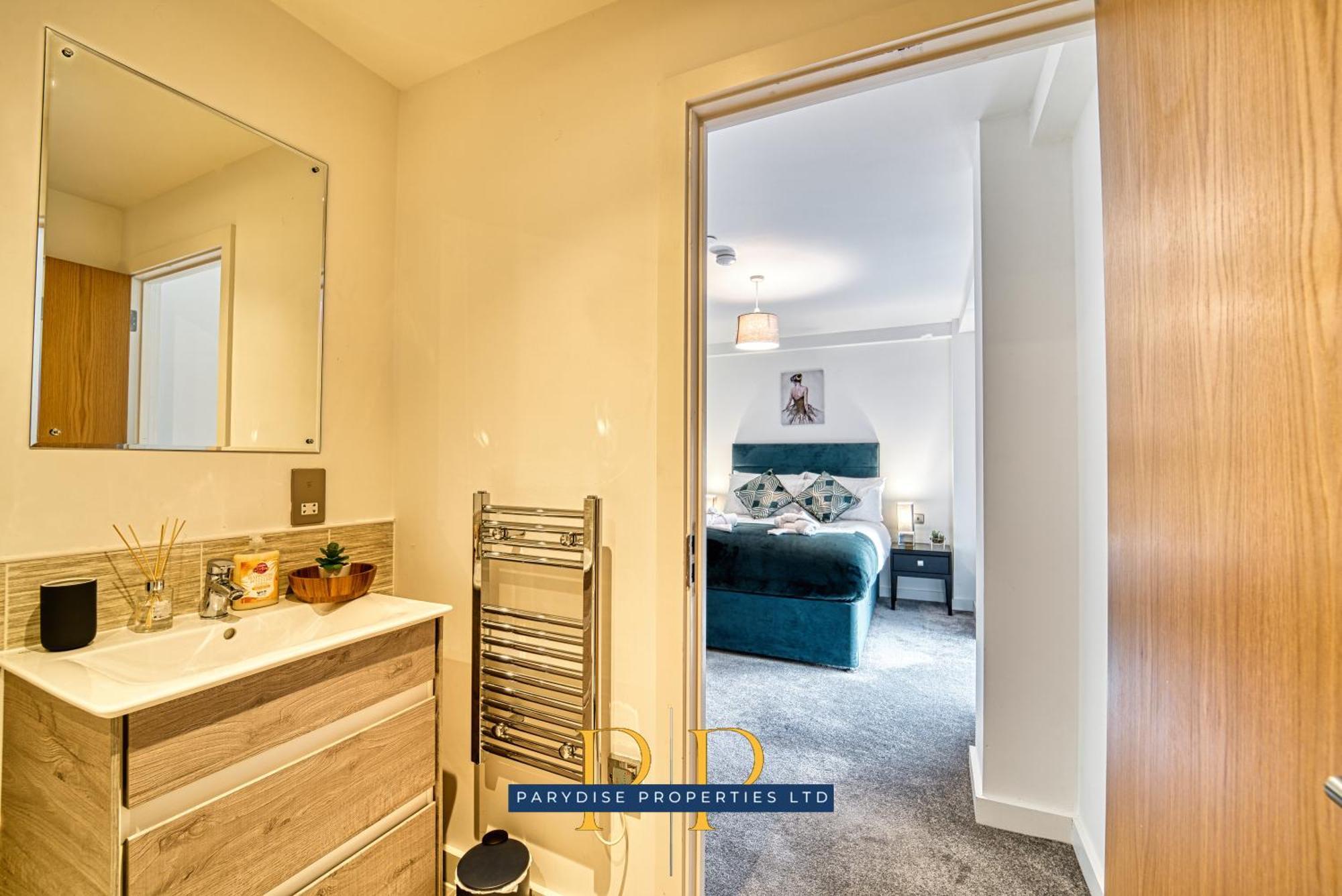 The Middlewood Plaza Suite - By Parydise Properties - Business Or Leisure Stays, Central Location, Sleeps 4, Salford Manchester Zewnętrze zdjęcie